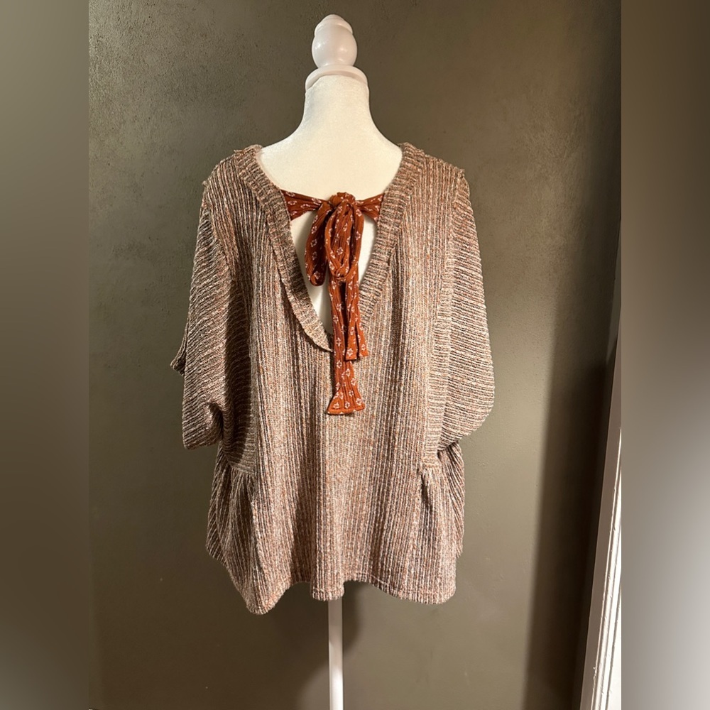 Knit top with tie in back, size S, never worn, generous cut with wide sleeves